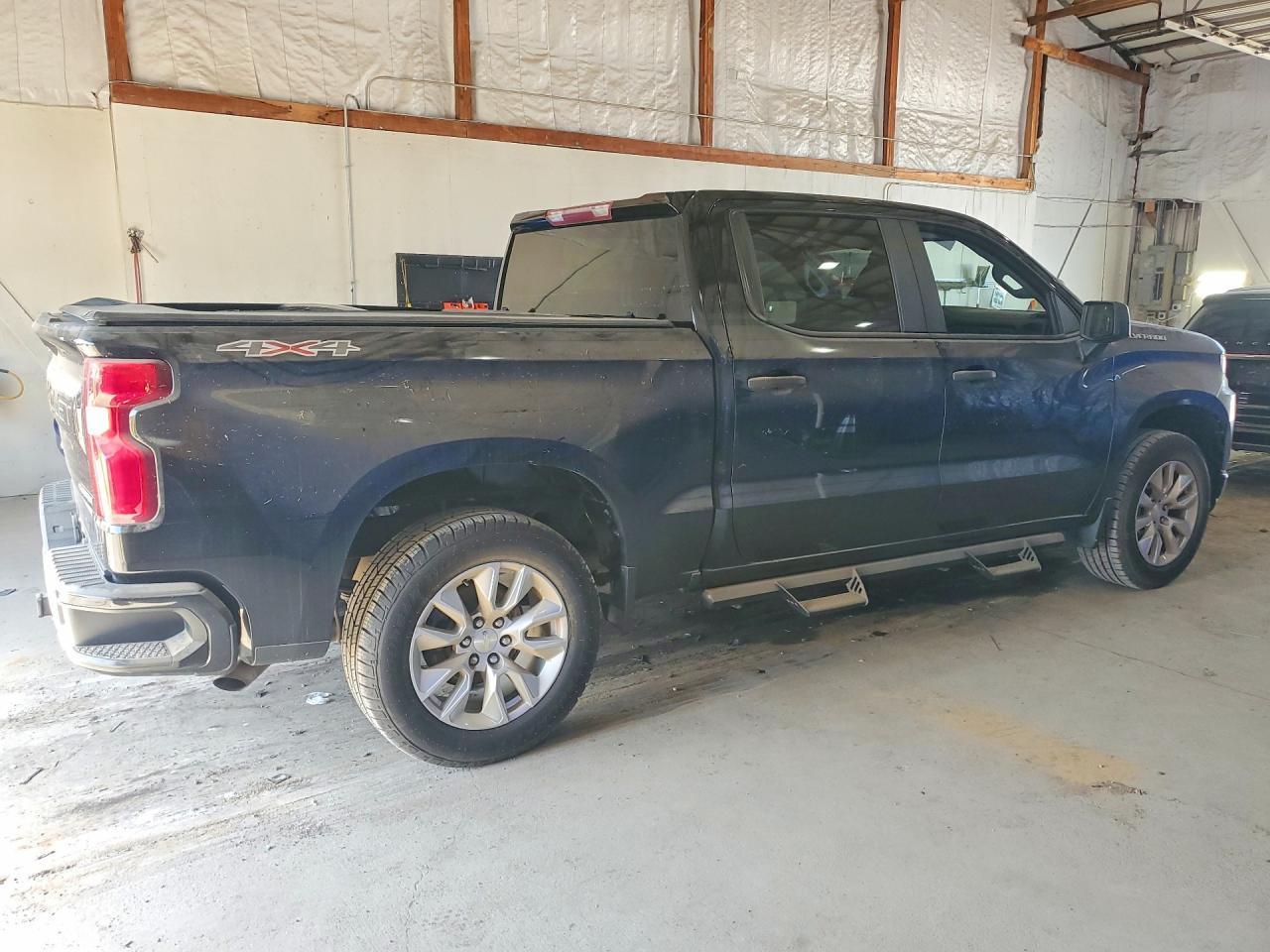 2021 Chevrolet Silverado K1500 Custom - Фото 3