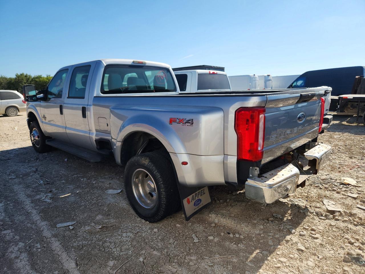 2013 Ford F350 Super Duty - Фото 2