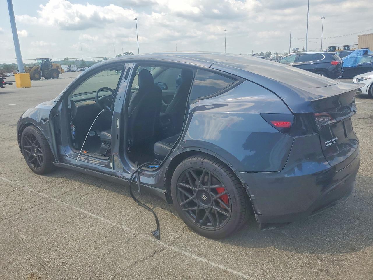 2022 Tesla Model Y - Фото 2