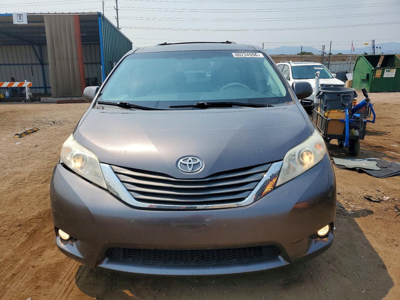 2011 Toyota Sienna Xle 8-Passenger - Фото 5