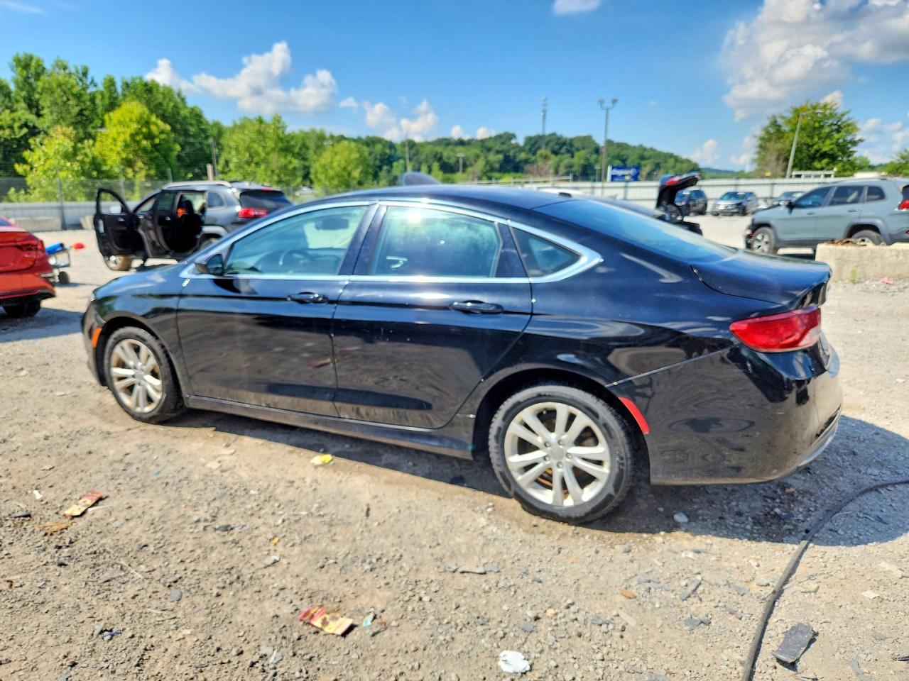 2015 Chrysler 200 Limited - Фото 2