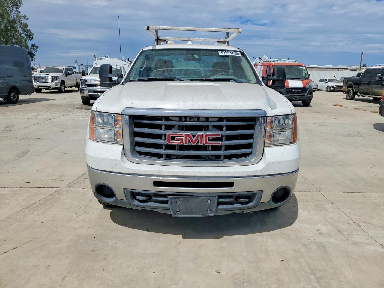 2010 GMC Sierra C2500 Heavy Duty - Image 5