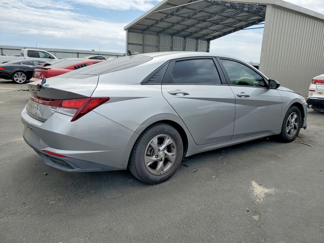 2021 Hyundai Elantra Se - Image 3