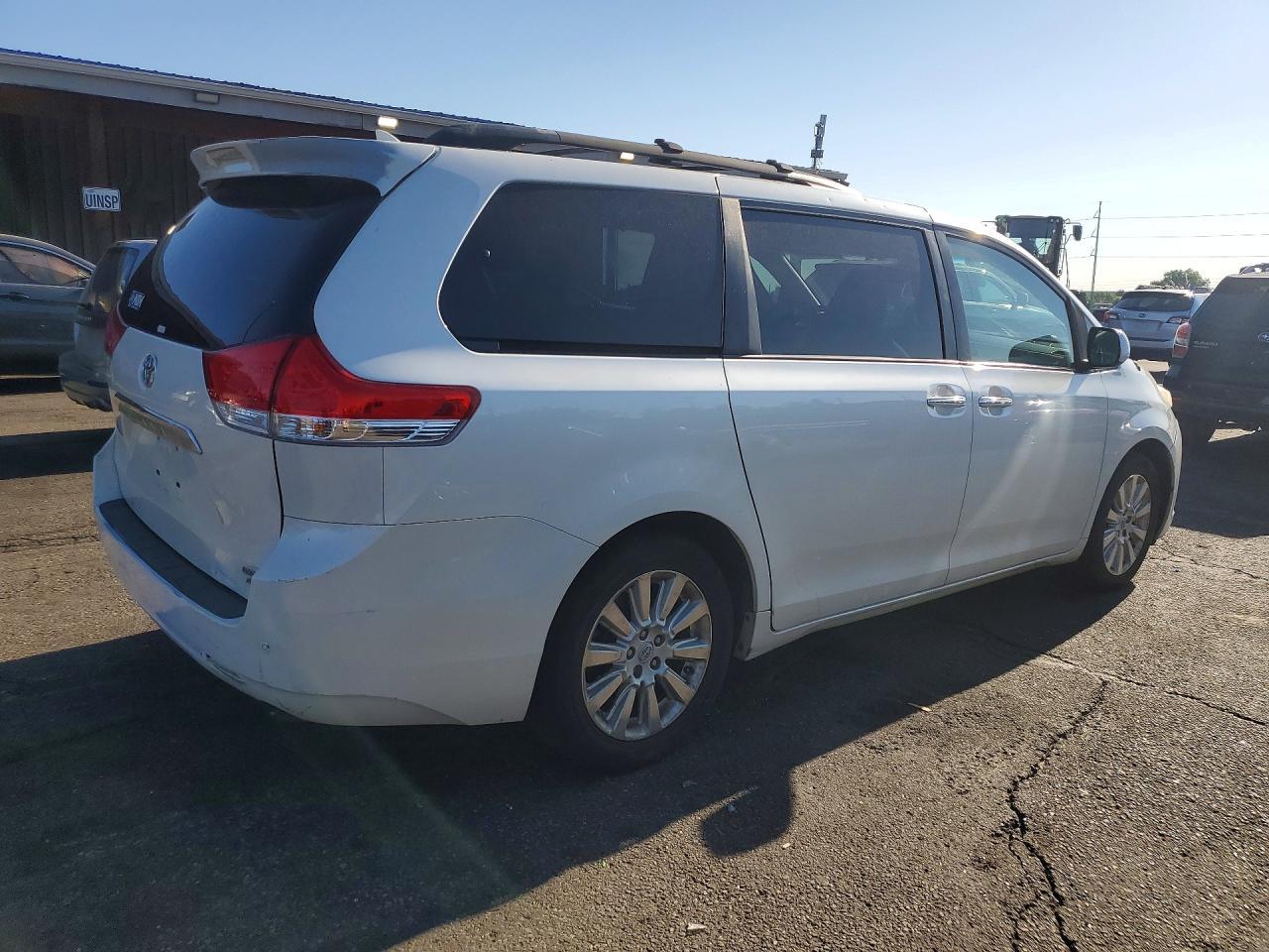2012 Toyota Sienna Limited 7-Passenger - Image 3
