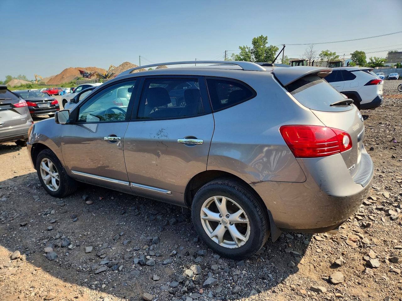 2011 Nissan Rogue S - Image 2