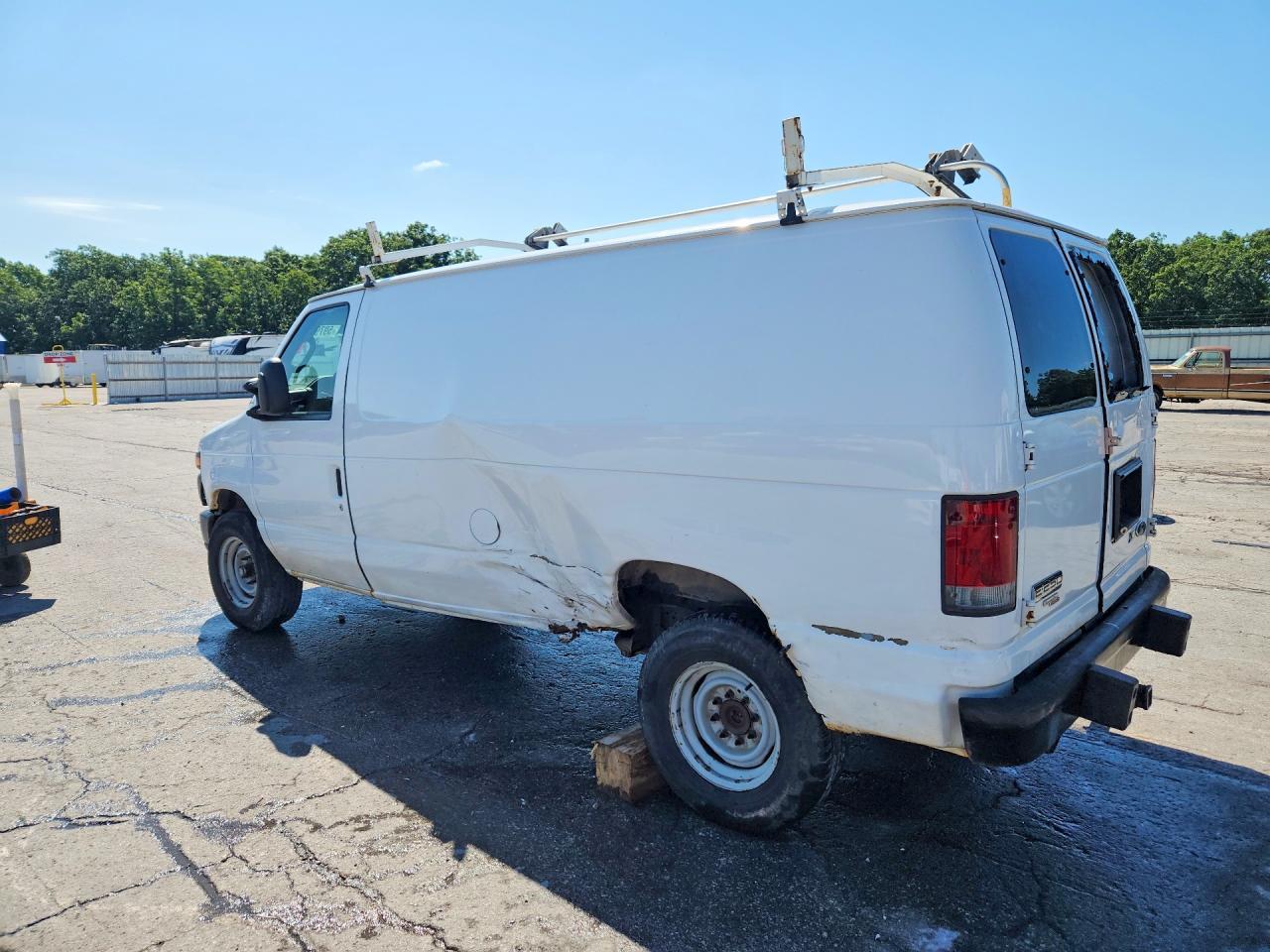 2012 Ford Econoline E250 Van - Фото 2