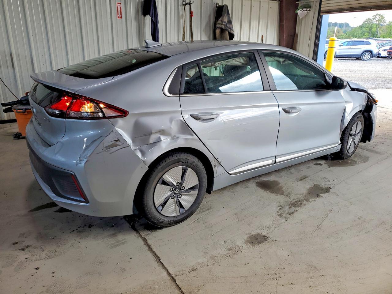 2021 Hyundai Ioniq Se - Фото 3
