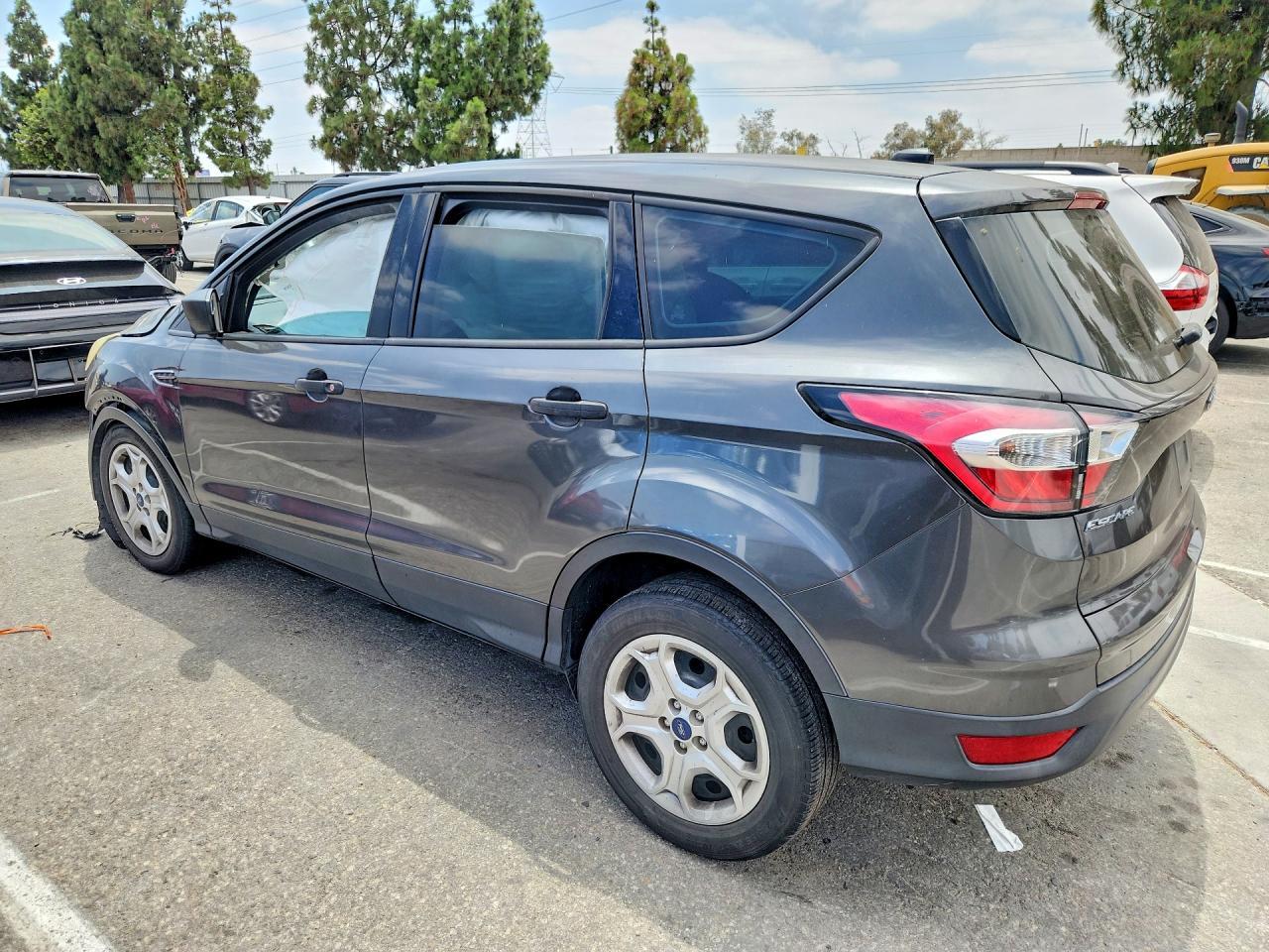 2017 Ford Escape S - Фото 2