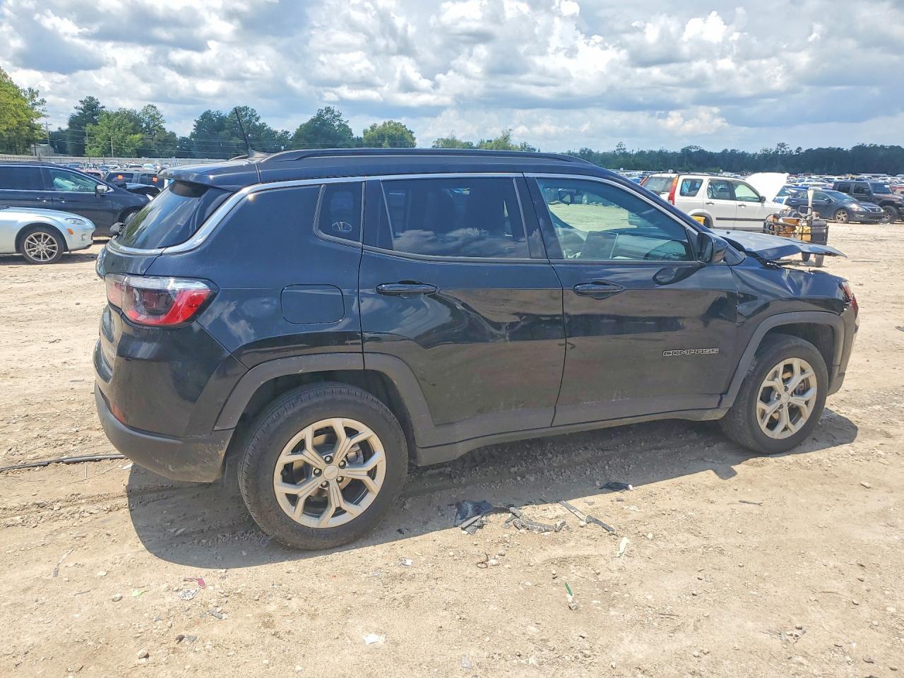 2024 Jeep Compass Latitude - Image 3