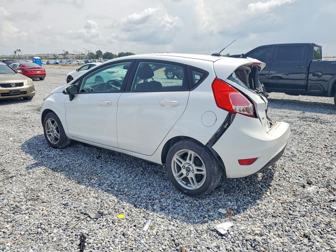 2019 Ford Fiesta Se - Фото 2