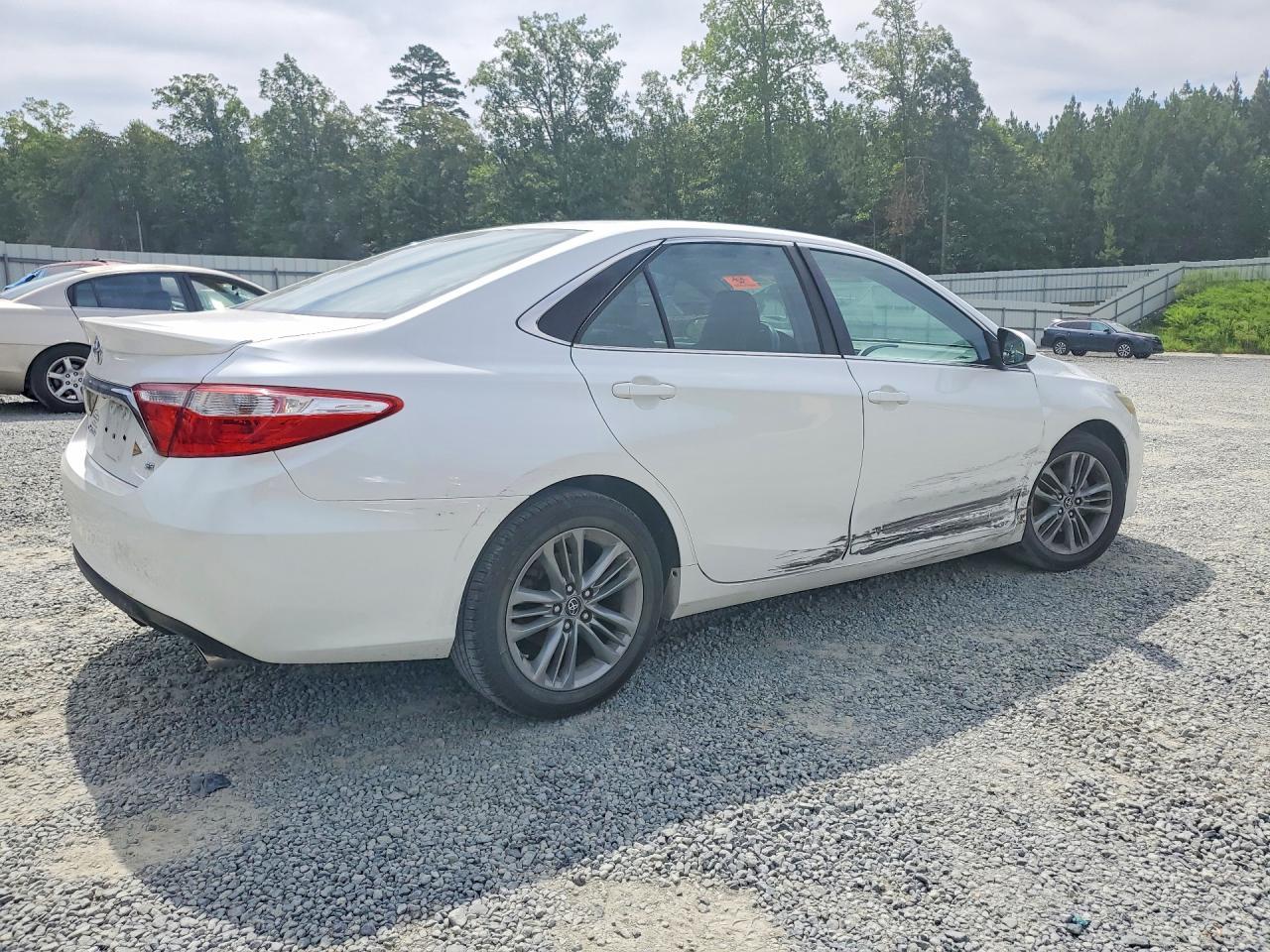 2017 Toyota Camry Se - Image 3