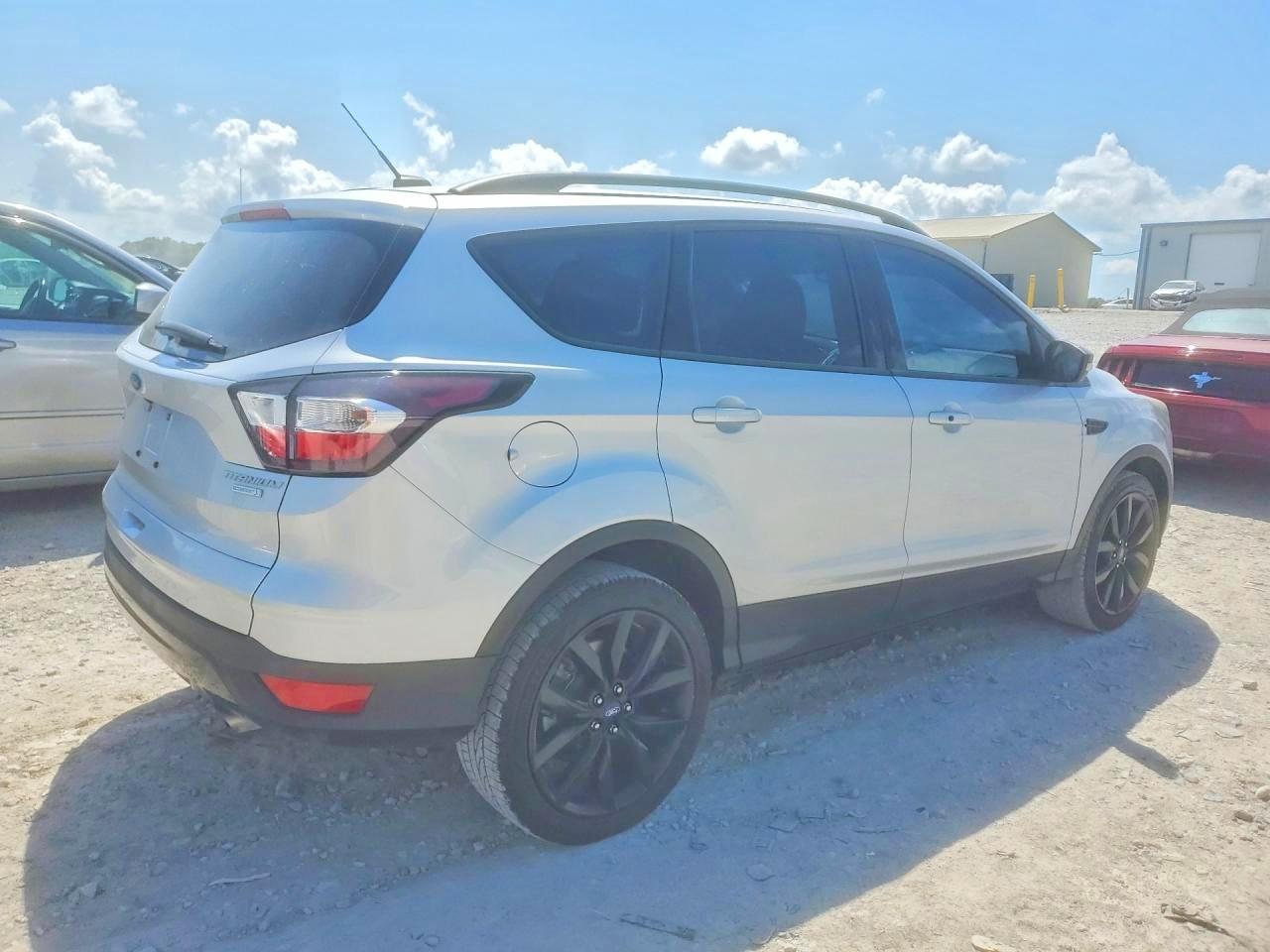 2017 Ford Escape Titanium - Фото 3