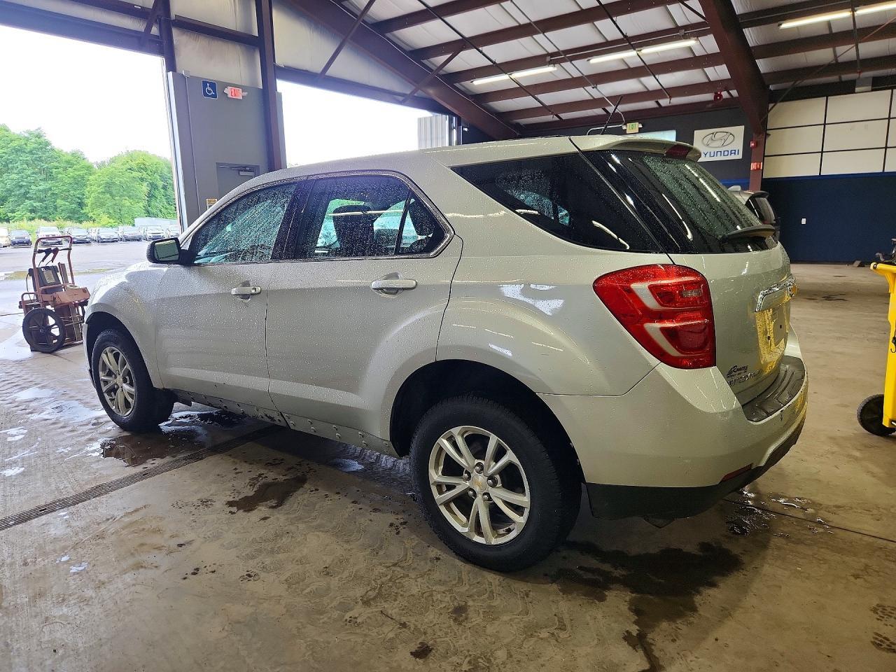 2017 Chevrolet Equinox Ls - Фото 2