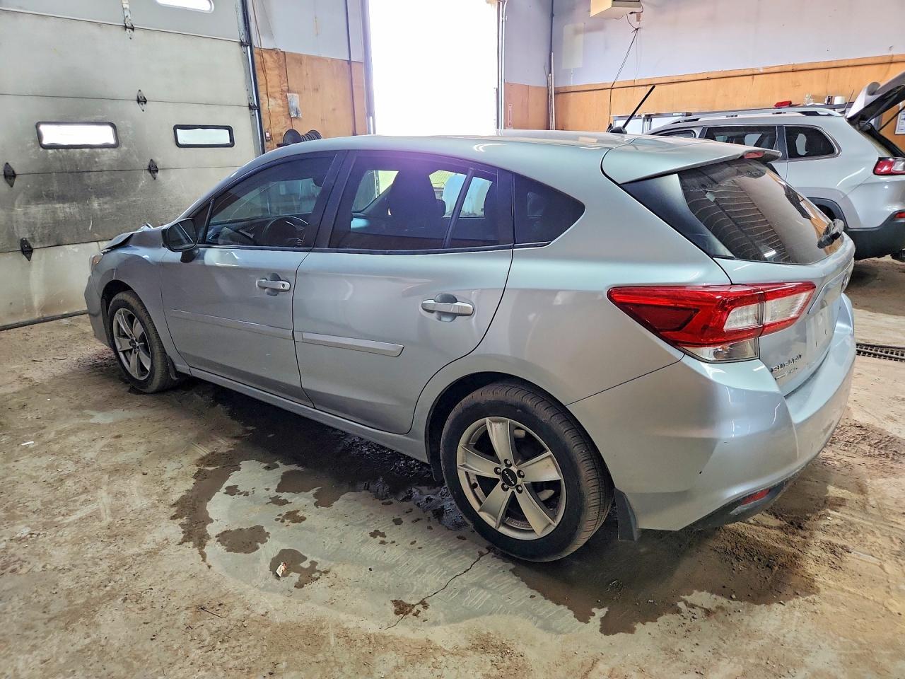 2017 Subaru Impreza - Фото 2
