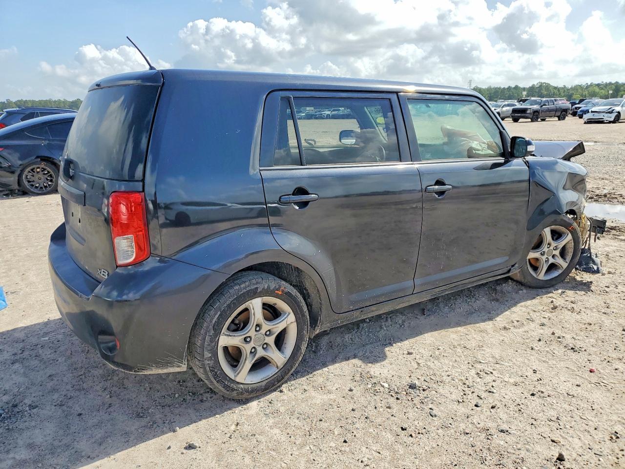 2011 Scion Xb Base - Фото 3