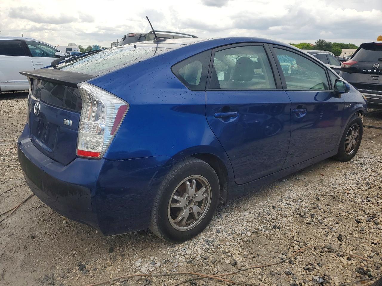 2010 Toyota Prius Iv - Фото 3