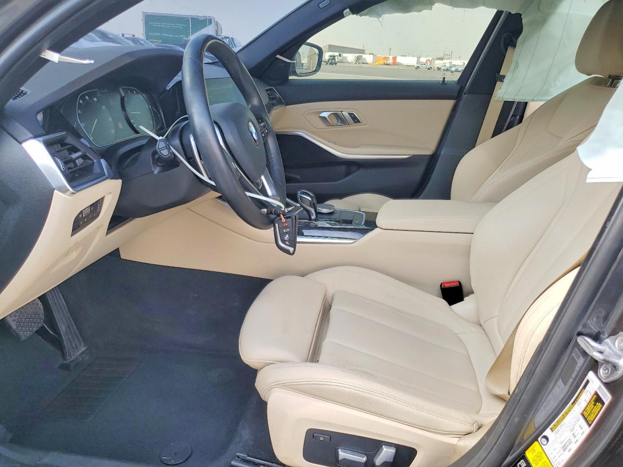 2021 BMW 330Xi - Фото 7
