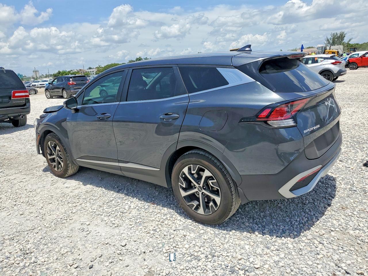 2024 Kia Sportage Ex - Image 2