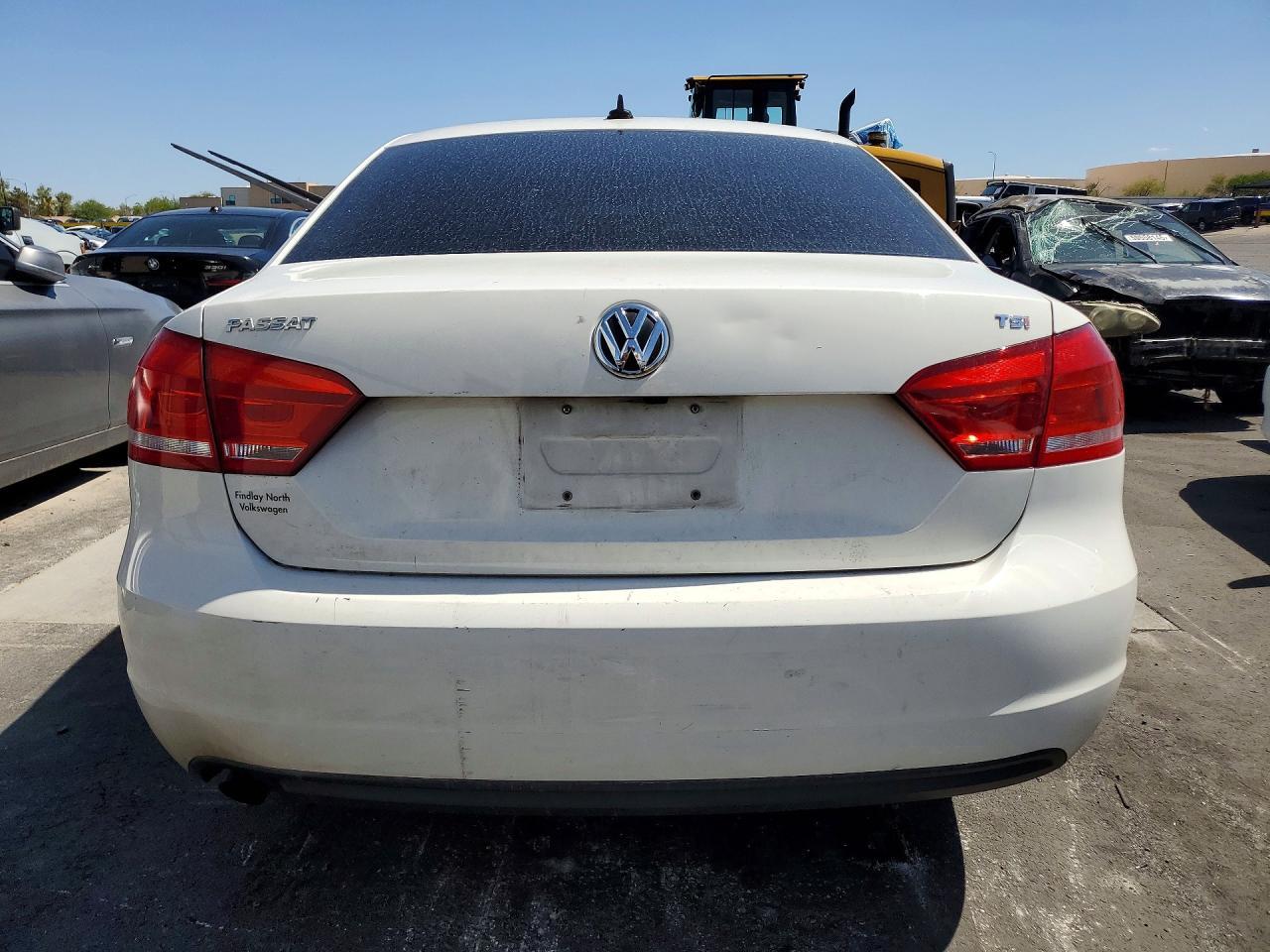 2015 Volkswagen Passat S - Фото 6