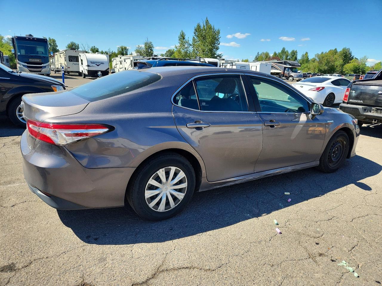 2020 Toyota Camry Le - Фото 3