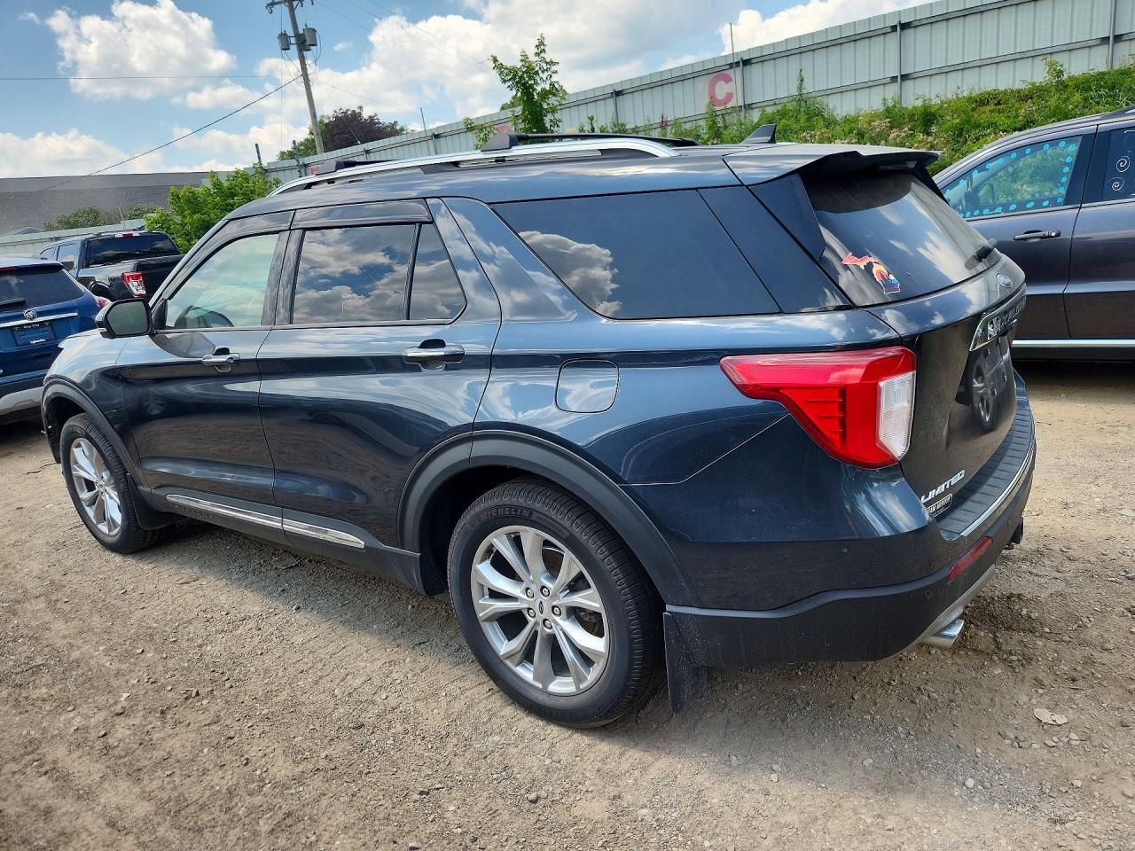 2023 Ford Explorer Limited - Image 2