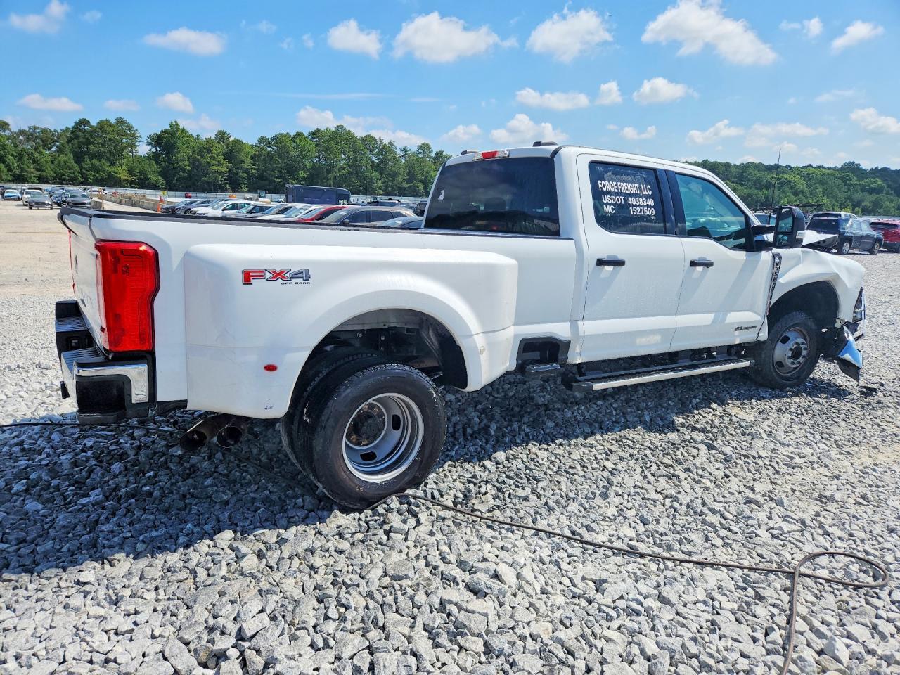 2024 Ford F350 Super Duty - Image 3