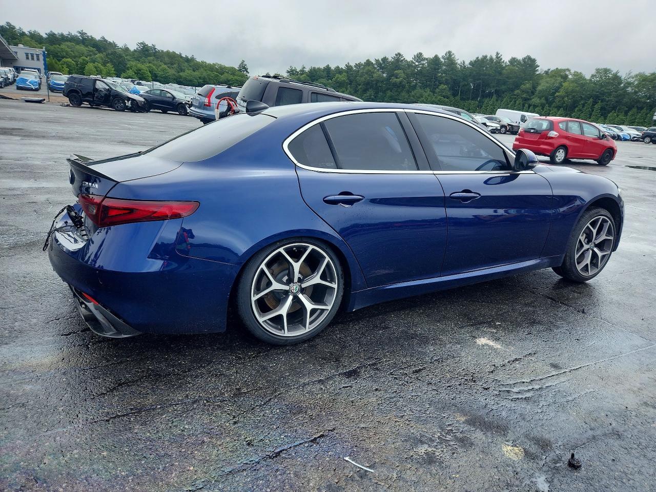 2019 Alfa Romeo Giulia - Image 3