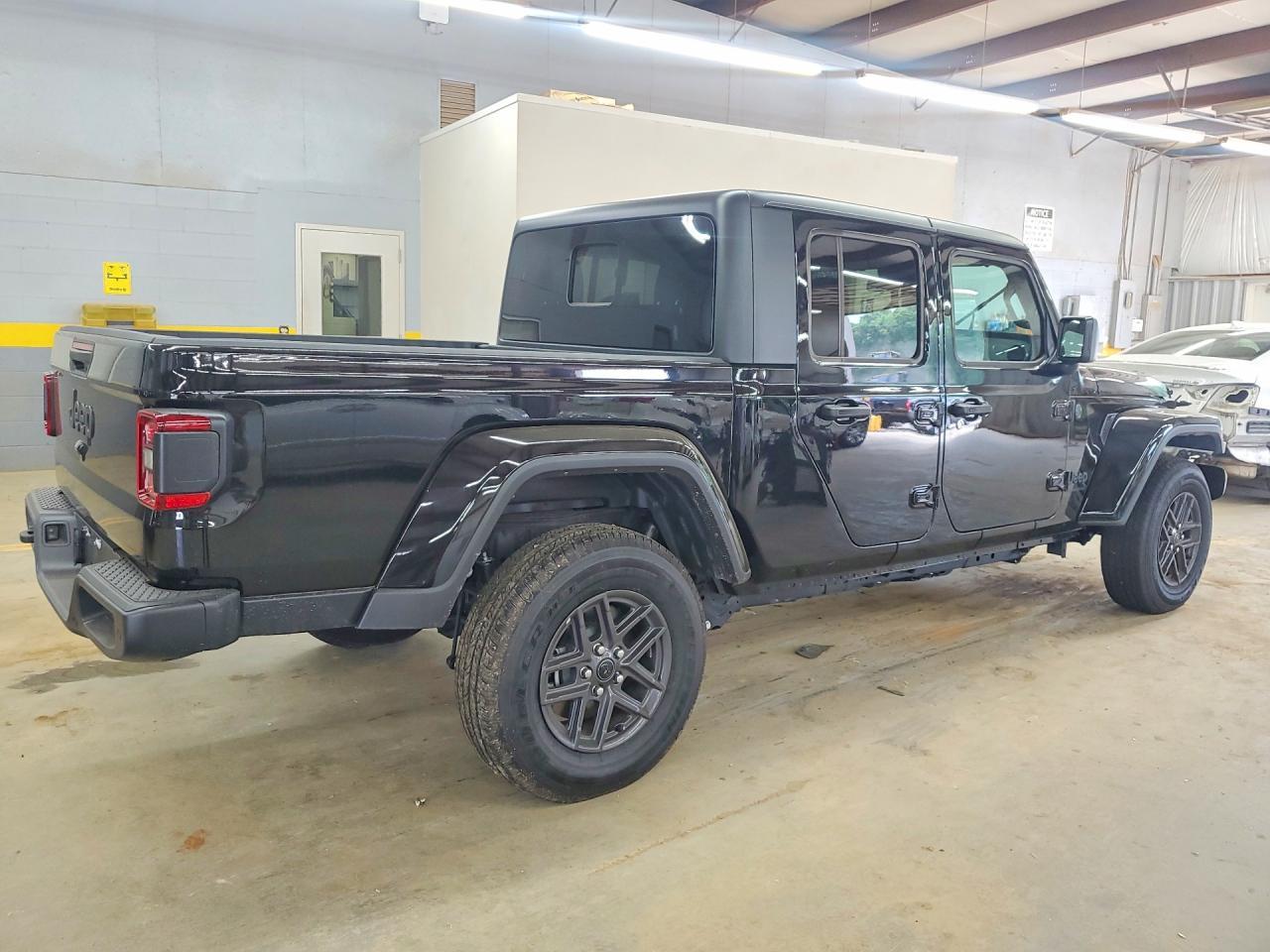 2025 Jeep Gladiator Sport - Фото 3
