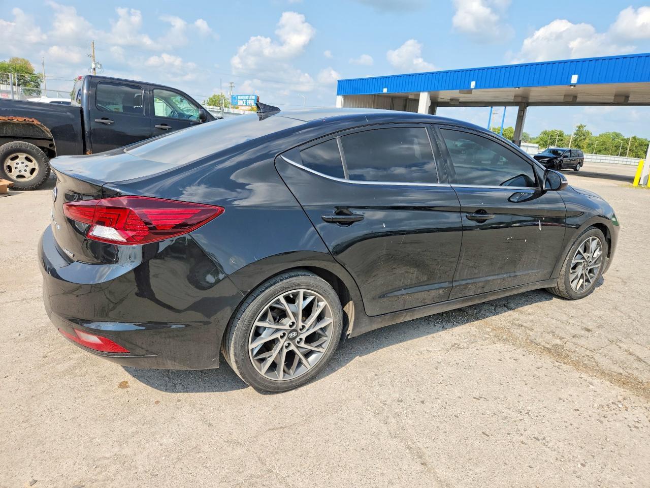 2020 Hyundai Elantra Limited - Image 3