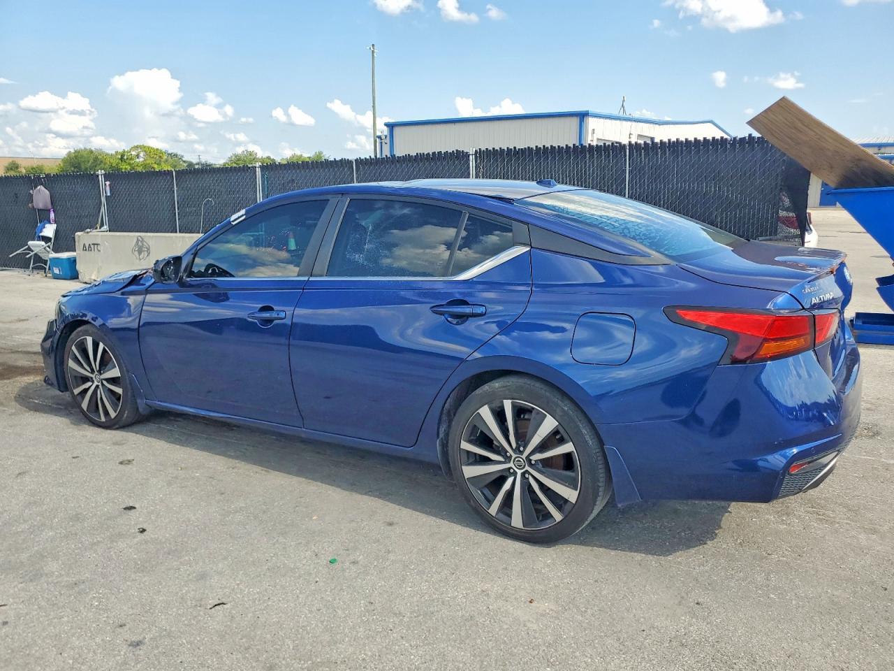 2020 Nissan Altima Sr - Фото 3