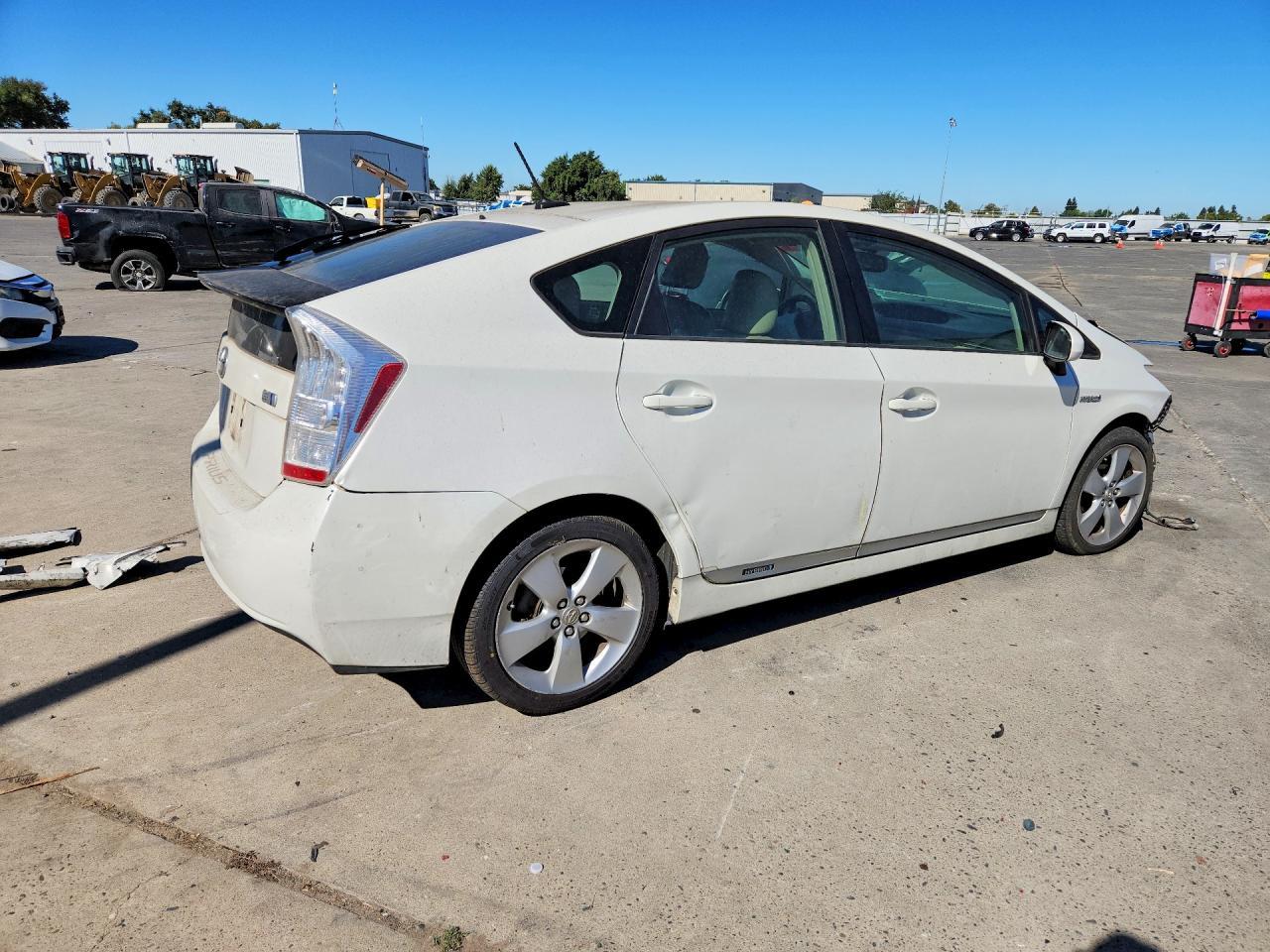 2011 Toyota Prius Five - Фото 3