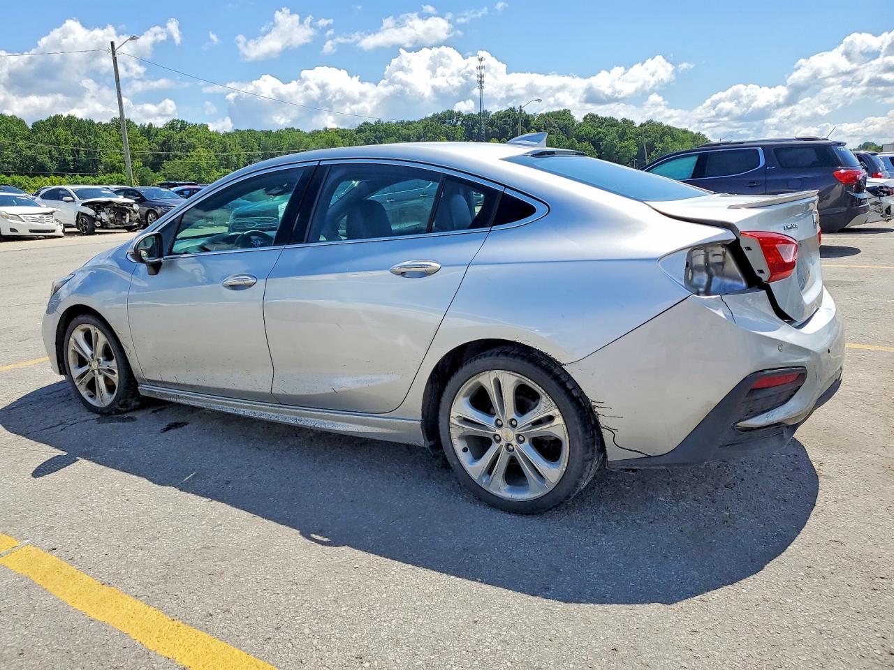 2016 Chevrolet Cruze Premier - Image 2