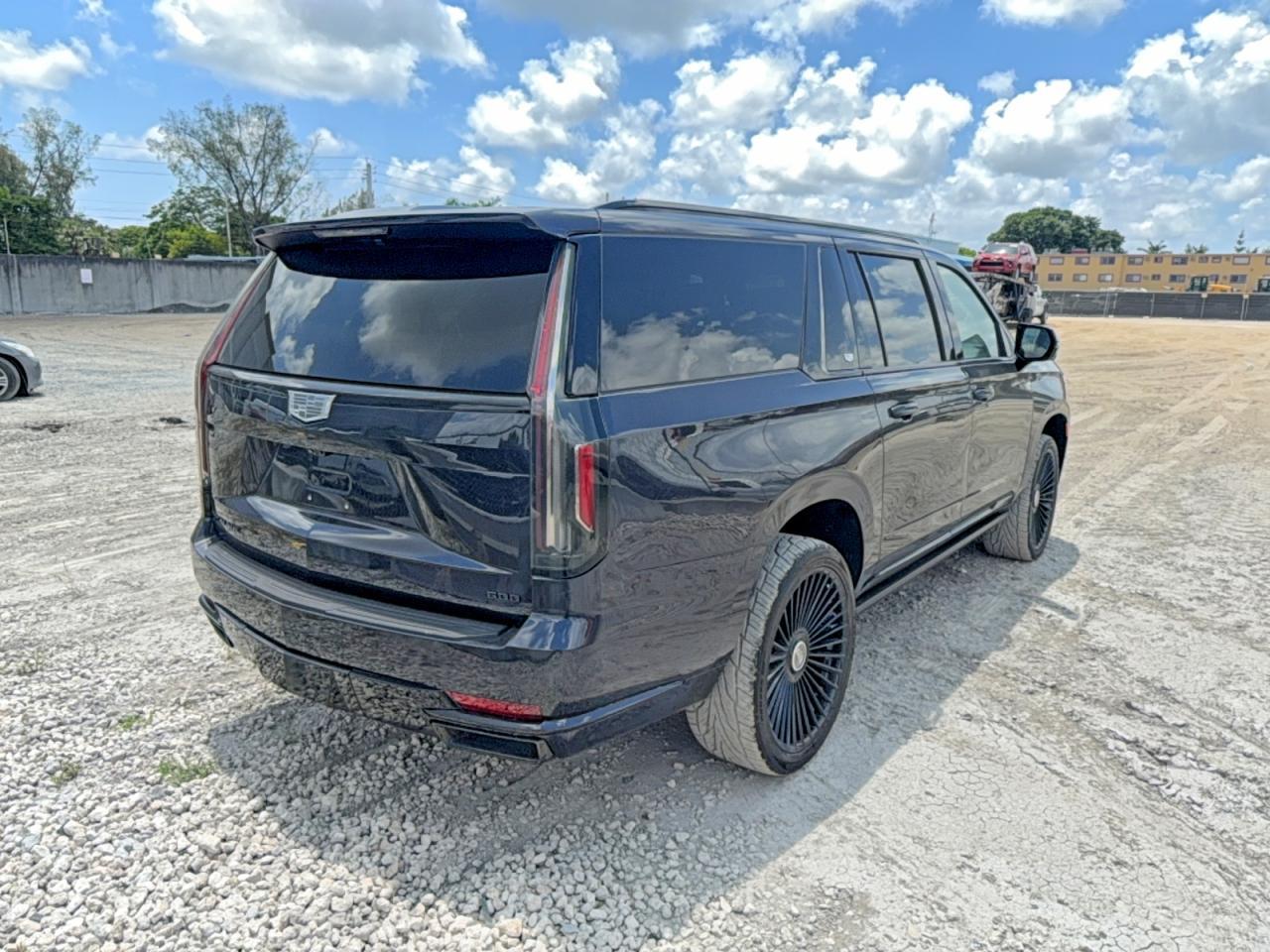 2023 Cadillac Escalade Esv Sport - Image 4