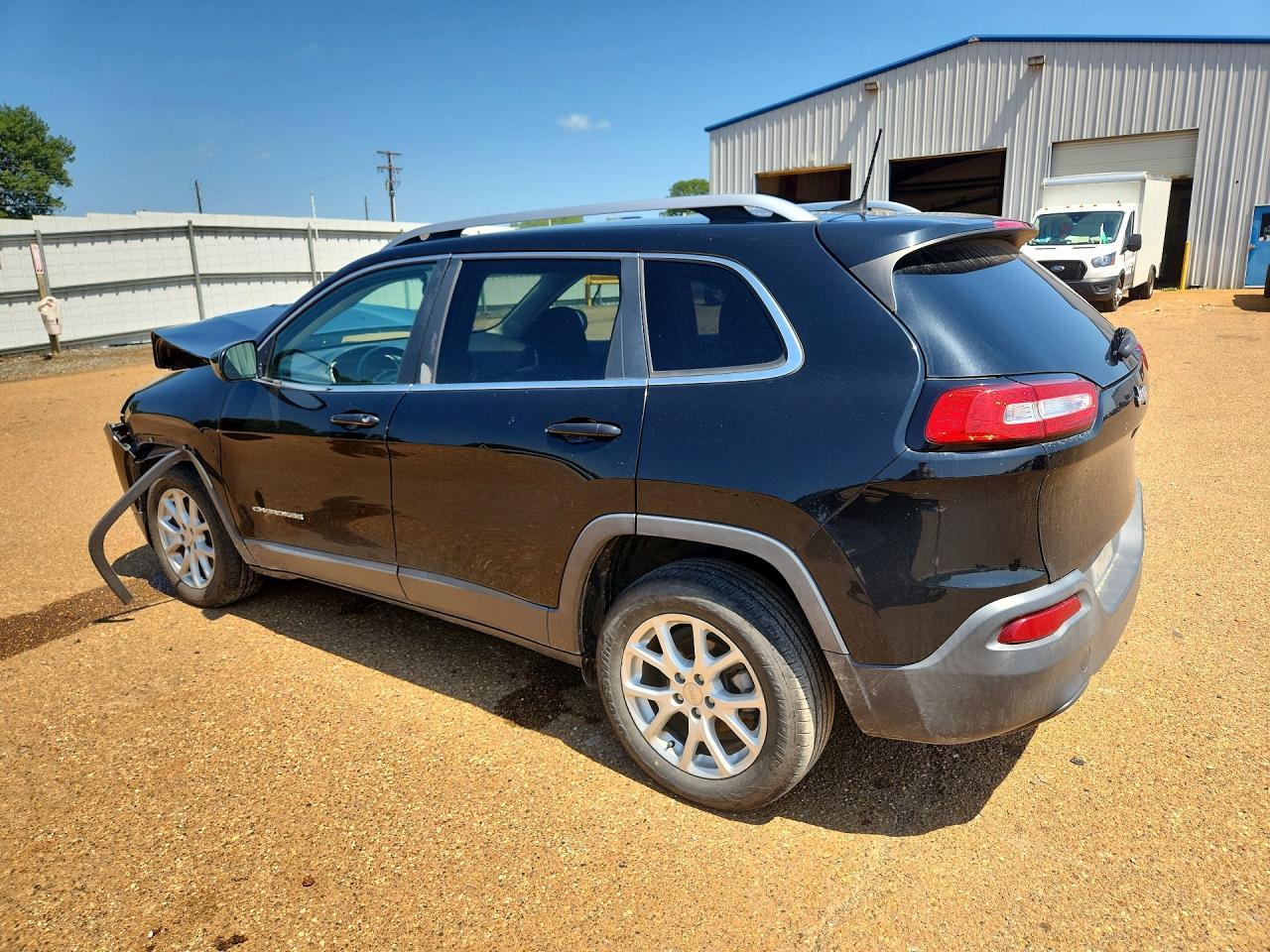 2017 Jeep Cherokee Latitude - Image 2