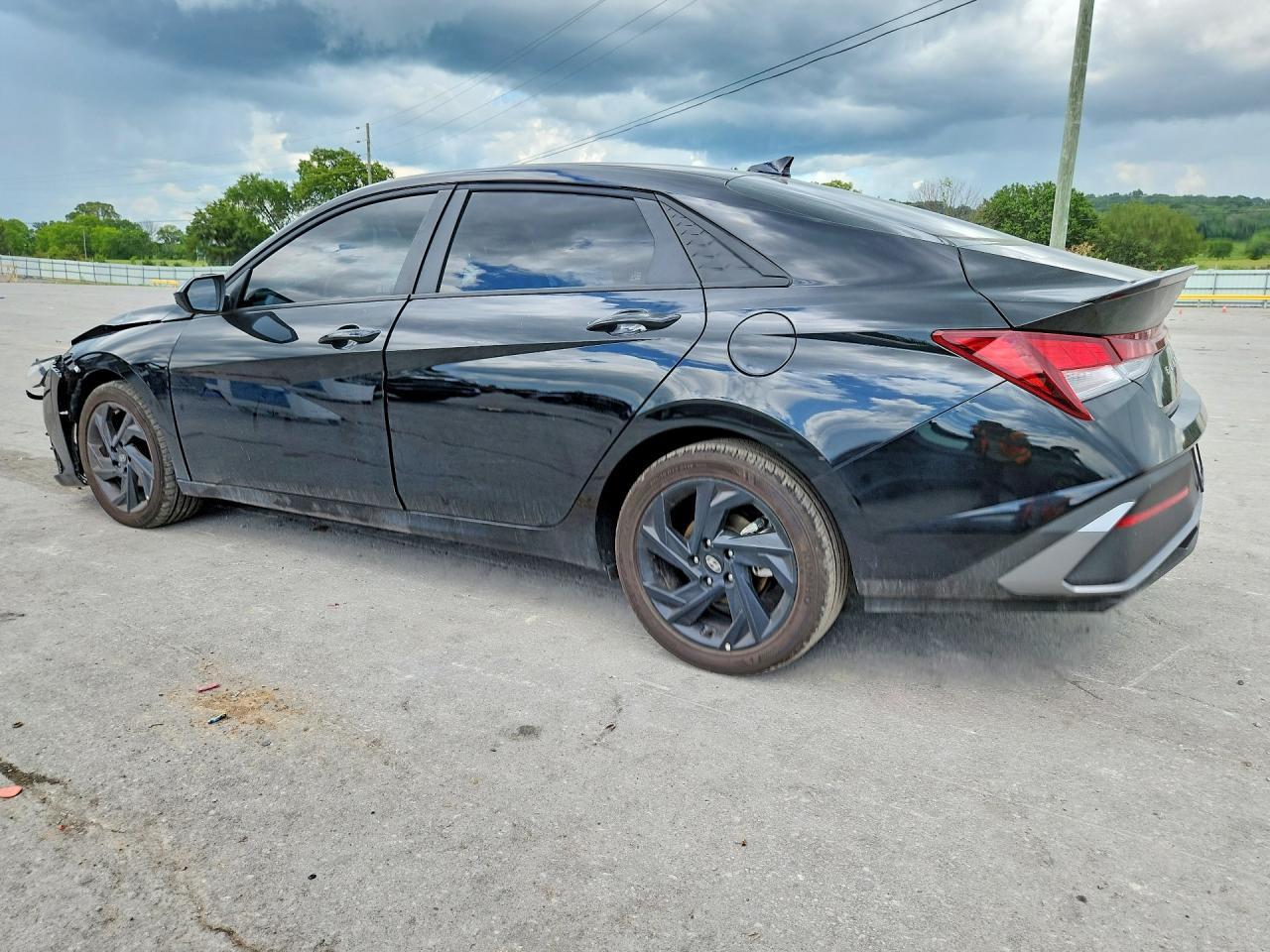 2026 Hyundai Elantra Sel Sport - Image 2