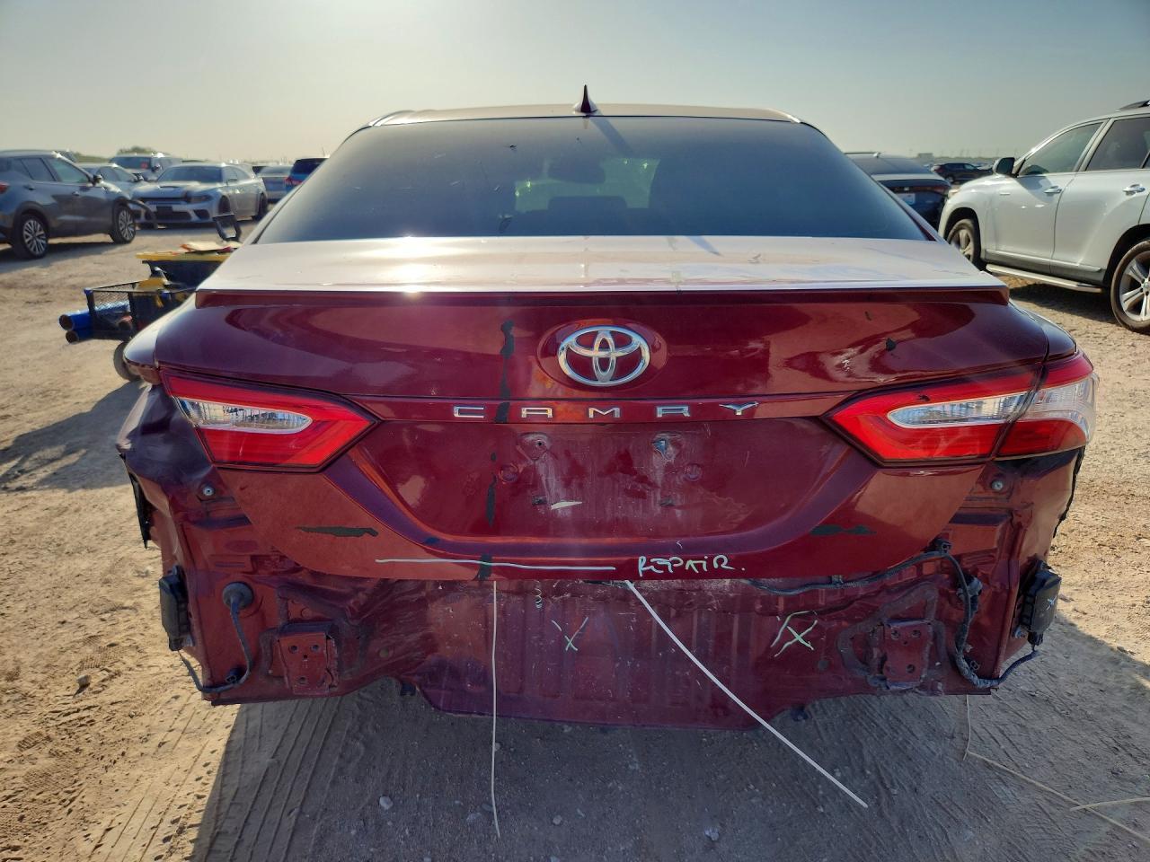 2020 Toyota Camry Le - Фото 6