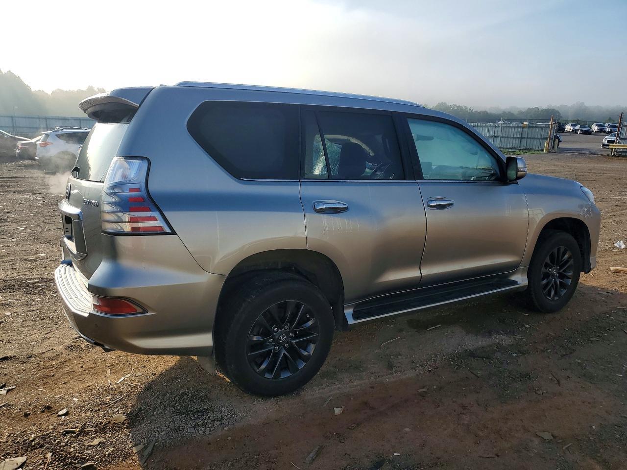 2023 Lexus Gx 460 - Image 3