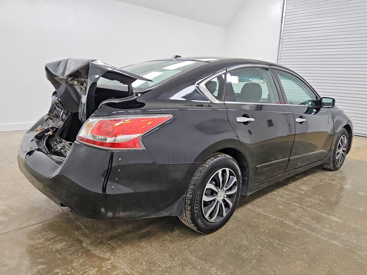 2015 Nissan Altima - Фото 3