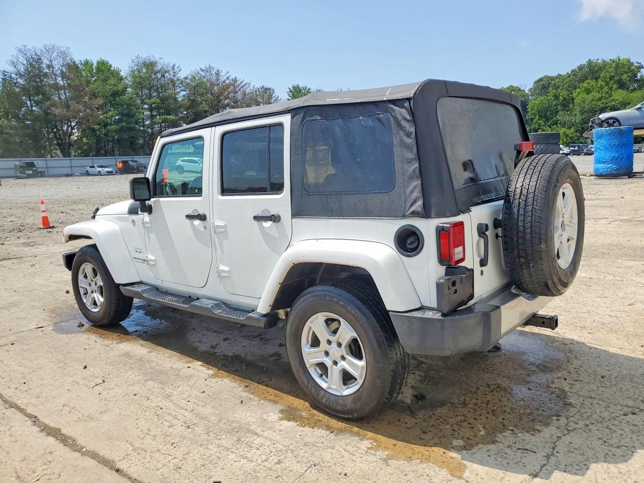 2018 Jeep Wrangler Unlimited Sahara - Image 2