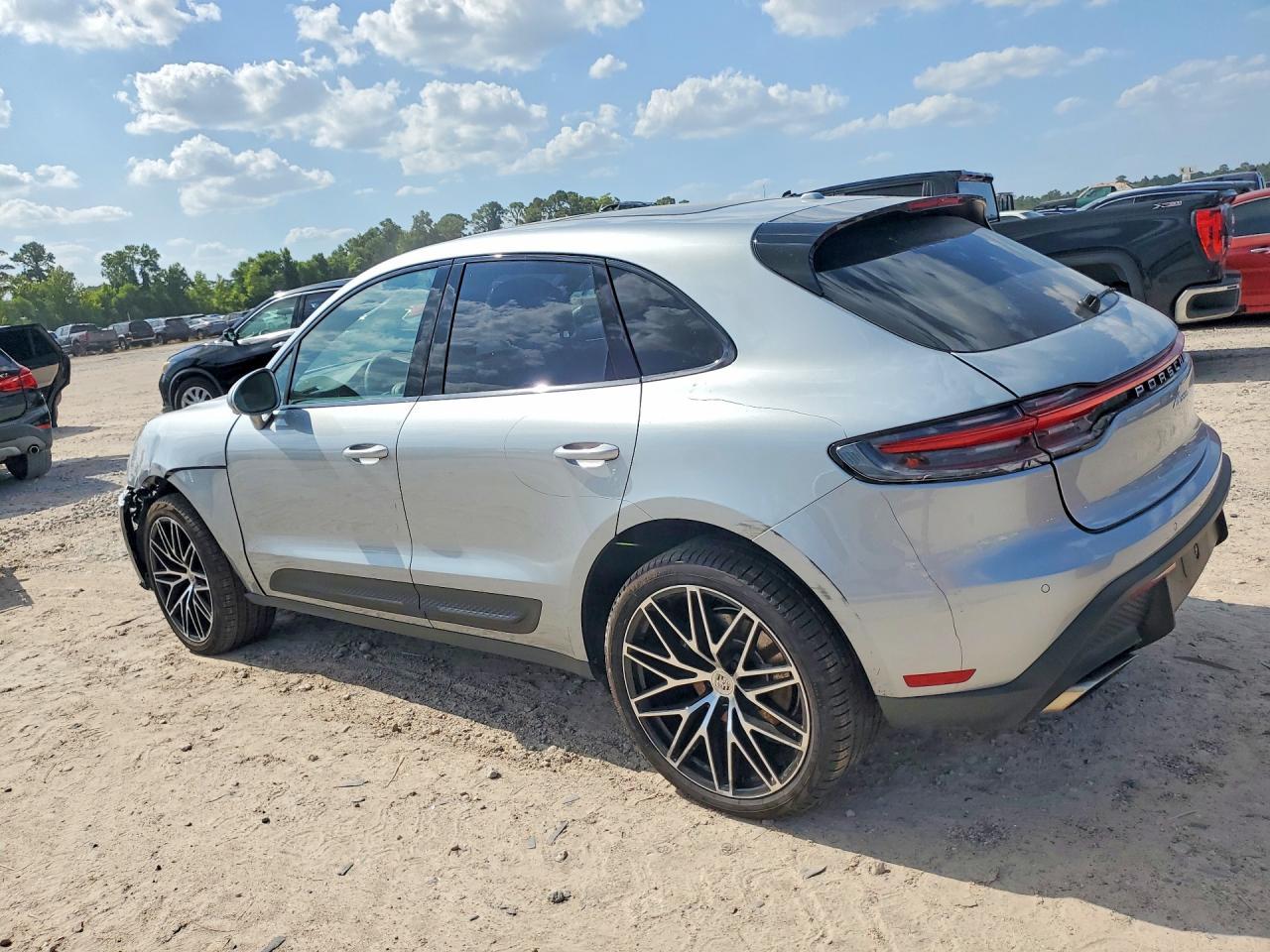 2026 Porsche Macan Base - Image 2