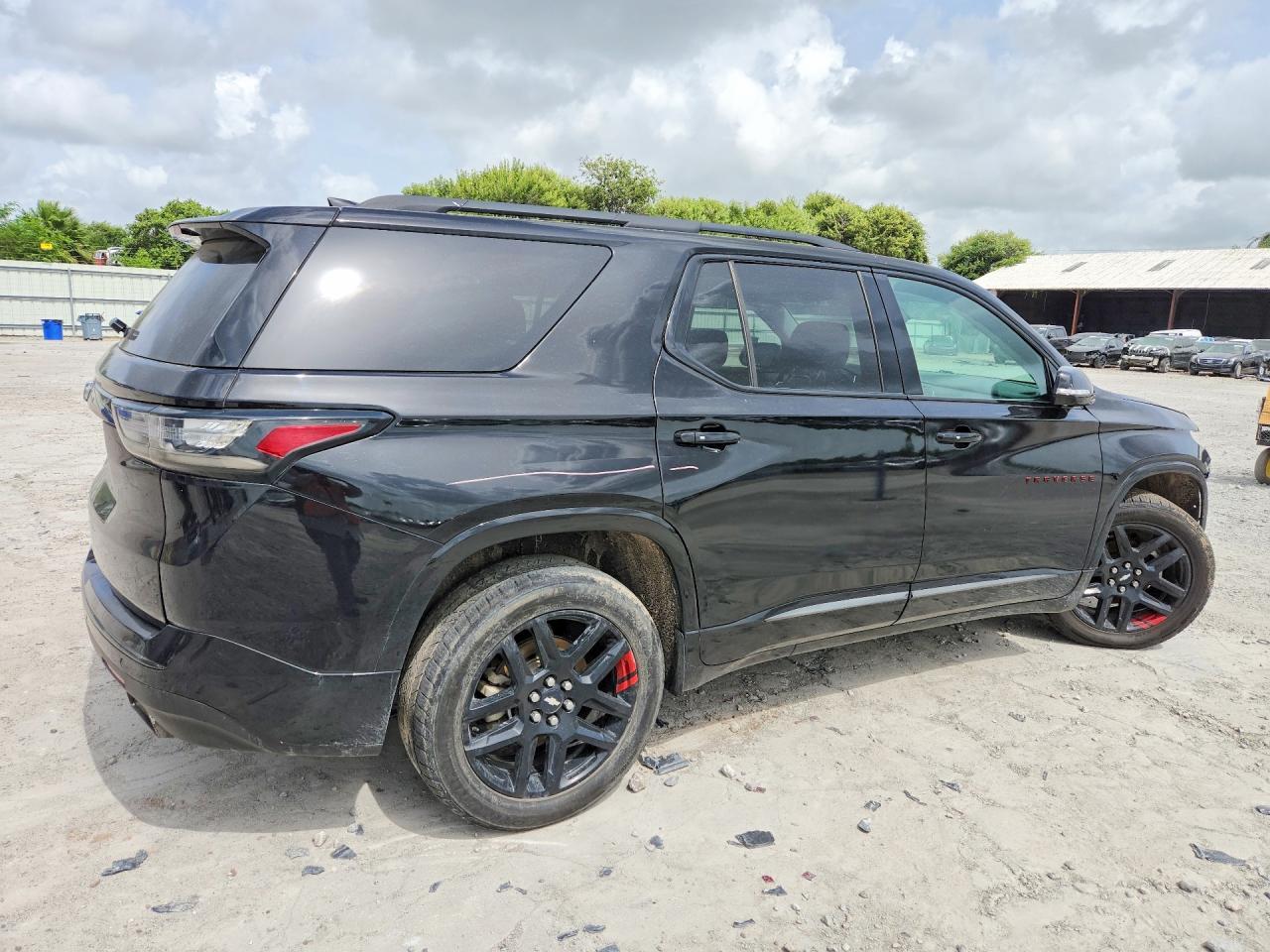 2020 Chevrolet Traverse Premier - Фото 3