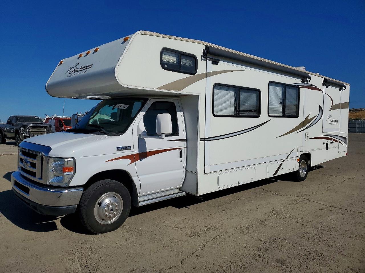 2013 Ford Econoline E450 Super Duty Cutaway Van - Image 2