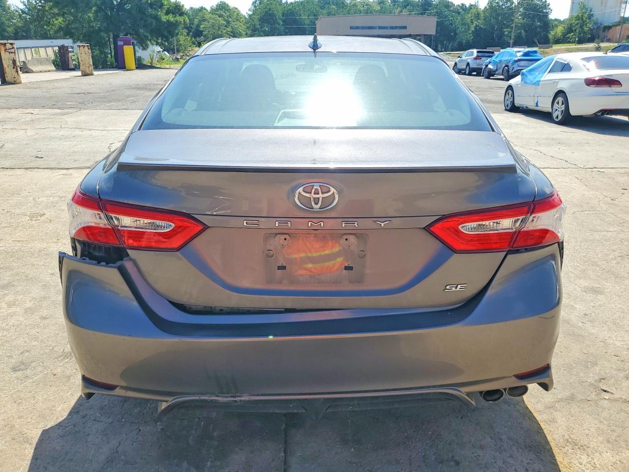 2020 Toyota Camry Se - Image 6