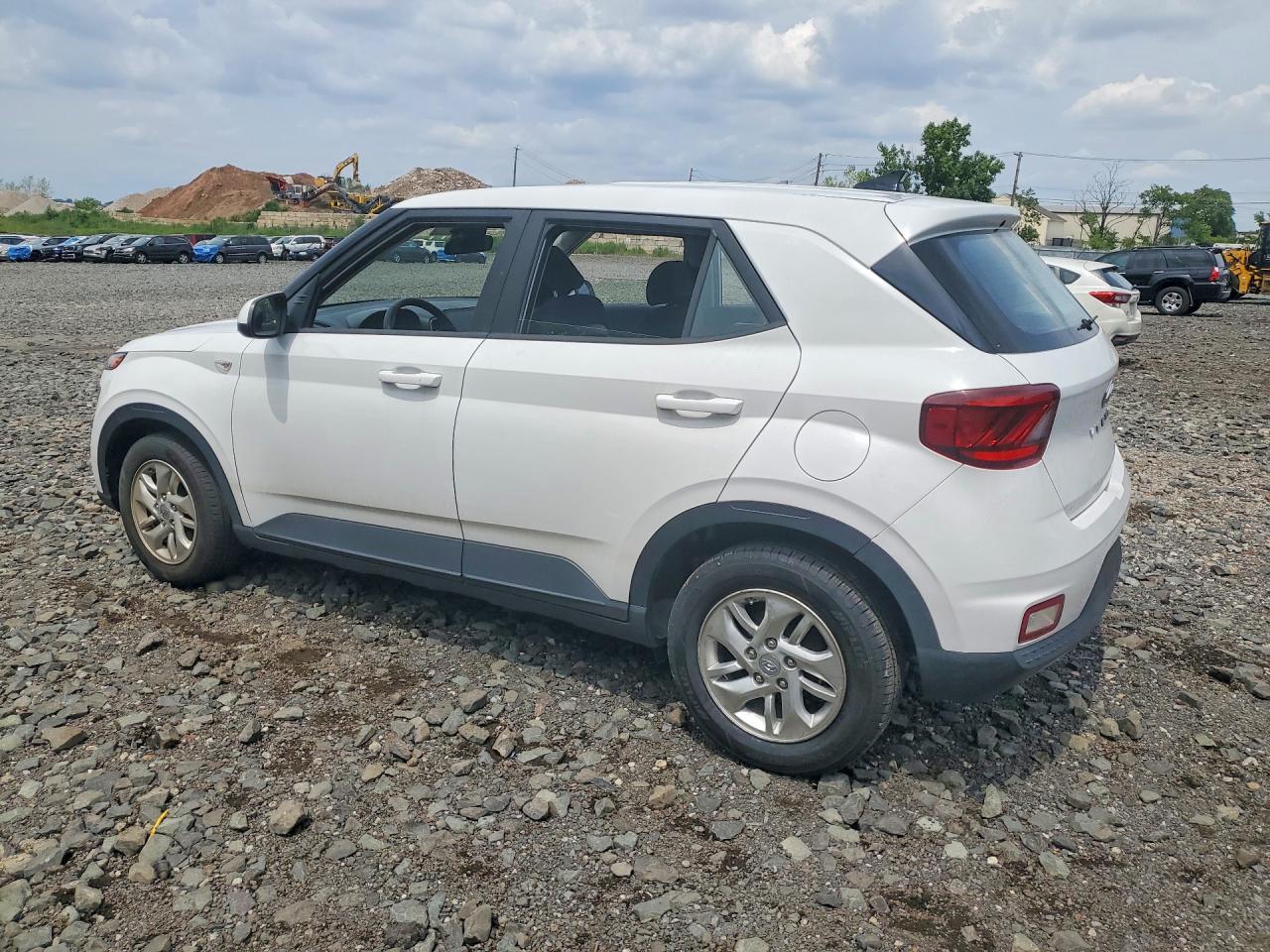 2021 Hyundai Venue Se - Image 2