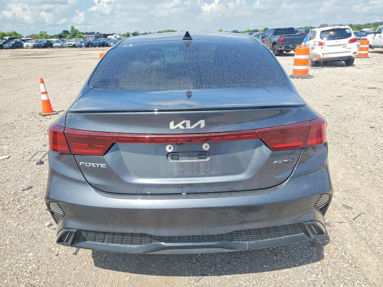 2023 Kia Forte Gt Line - Image 6