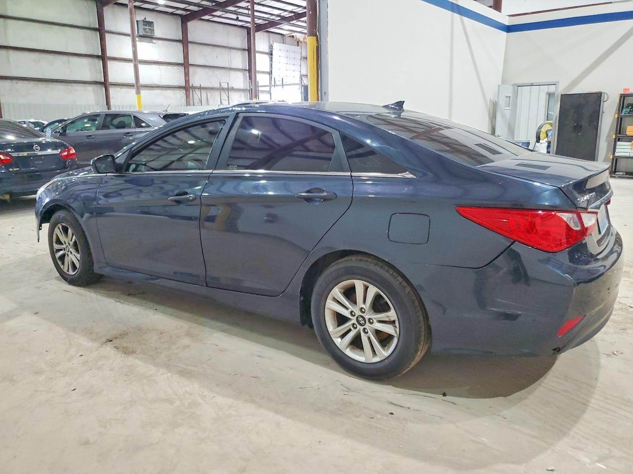 2014 Hyundai Sonata Gls - Image 2