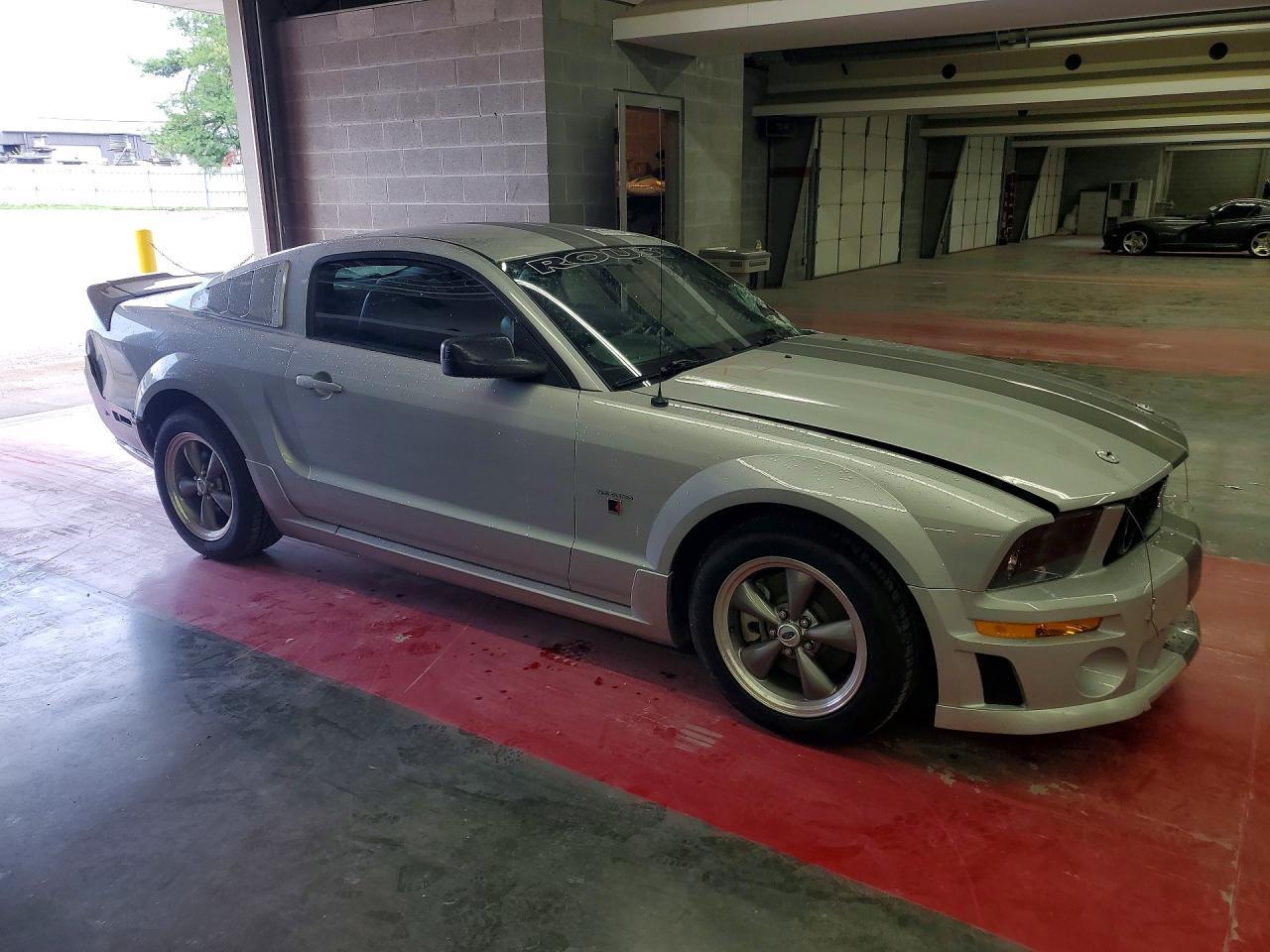 2005 Ford Mustang Gt - Фото 4