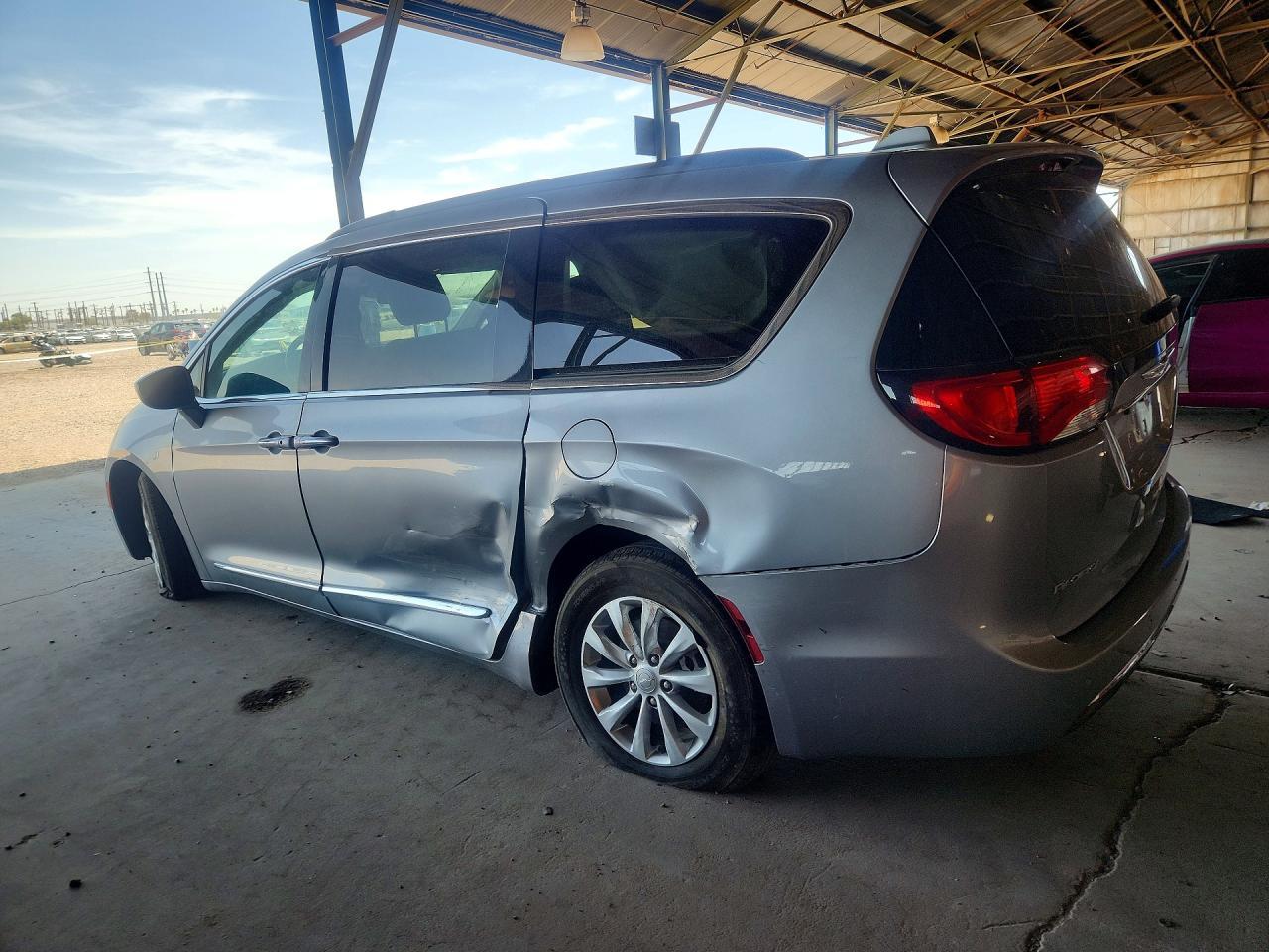 2017 Chrysler Pacifica Touring L - Image 2