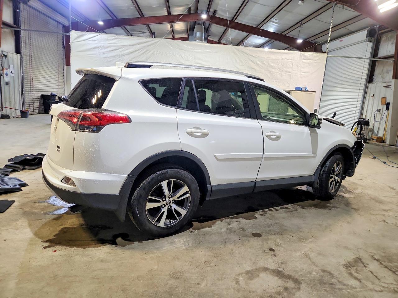 2016 Toyota Rav4 Xle - Image 3