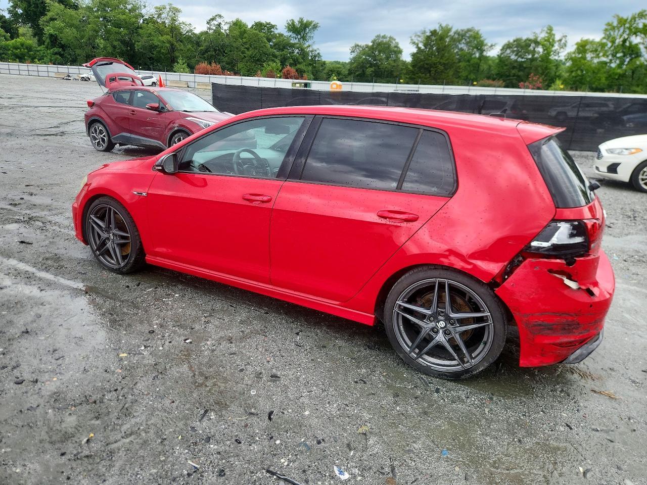 2016 Volkswagen Golf R - Image 2